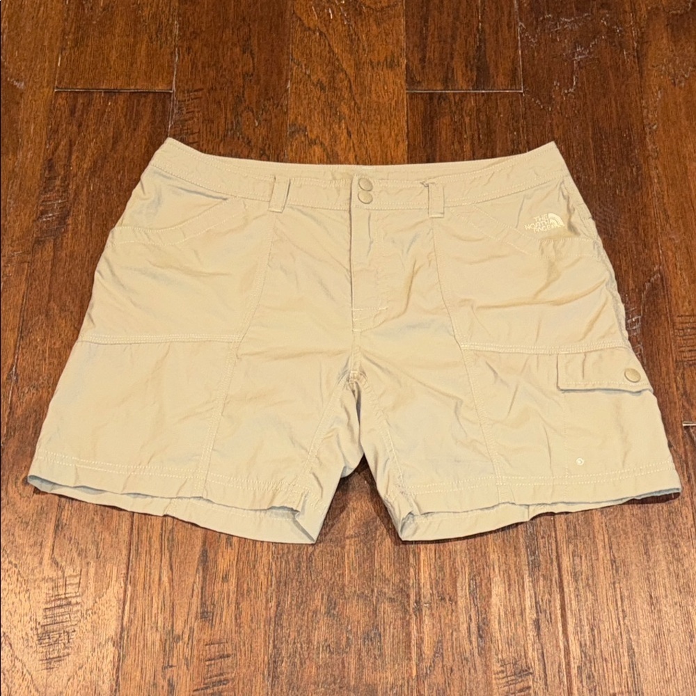 Size 12 Women’s The North Face Beige Cargo Shorts - Picture 4 of 10